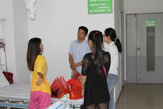 联诚发领导探望住院员工 温暖关心展现企业关怀
