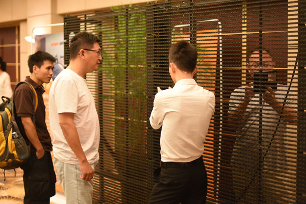 LED灯条屏作为城市地标媒体黄金搭档 在中国地标媒体论坛大放异彩