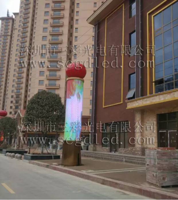 三彩光电户外全彩P10圆柱屏亮相甘肃 打造户外广告新风尚