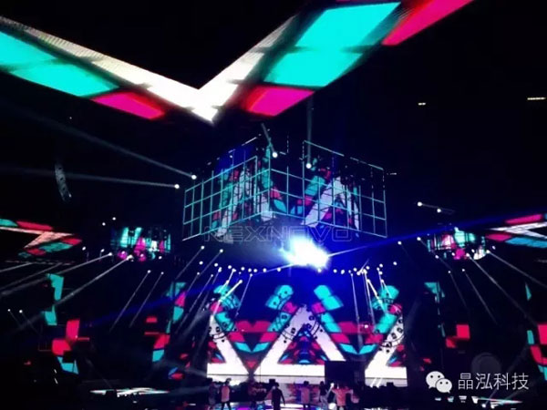 透明LED屏搭建虚拟空间舞台—-晶泓科技助阵互联网晚会 透明LED屏搭建虚拟空间舞台—-晶泓科技助阵互联网晚会