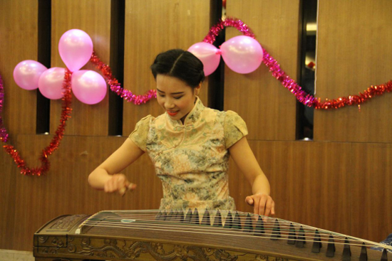 摩西尔人欢聚一堂 共度2015年度晚会