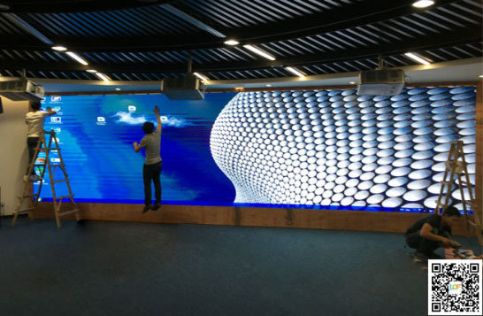 联诚发P2.5室内小间距屏点亮南山科兴科学园