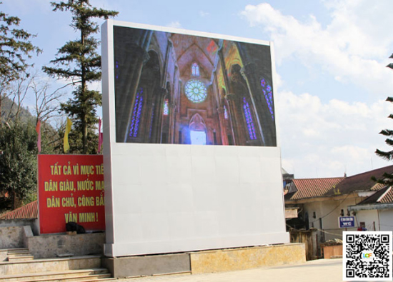 联诚发P8户外全彩显示屏点亮越南河内公园