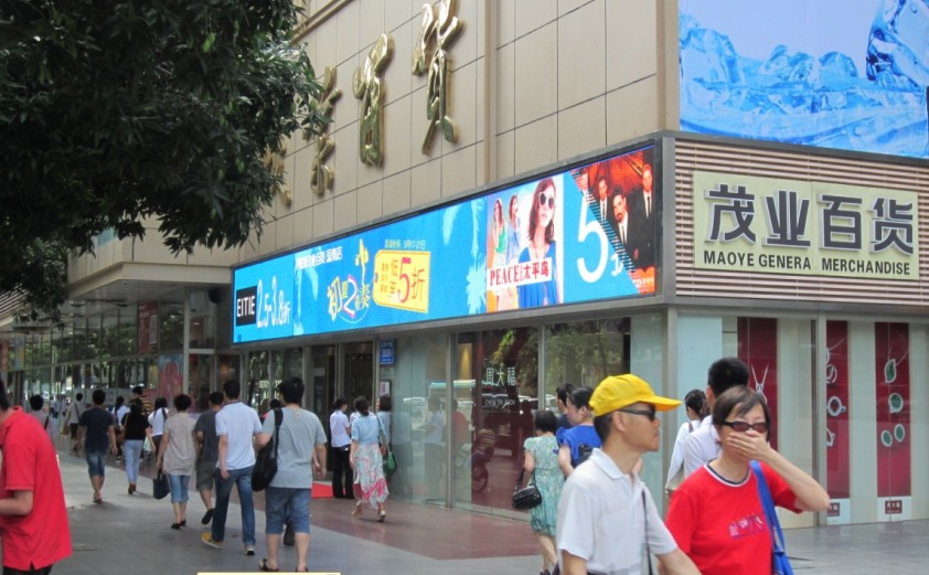 单双色门头屏最后防线被破！由门头全彩引发的替换潮已近在咫尺