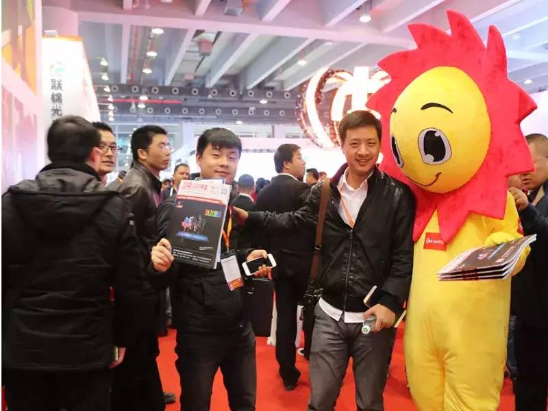 【ISLE展】据说2016广州LED展这样拍照会发哦！