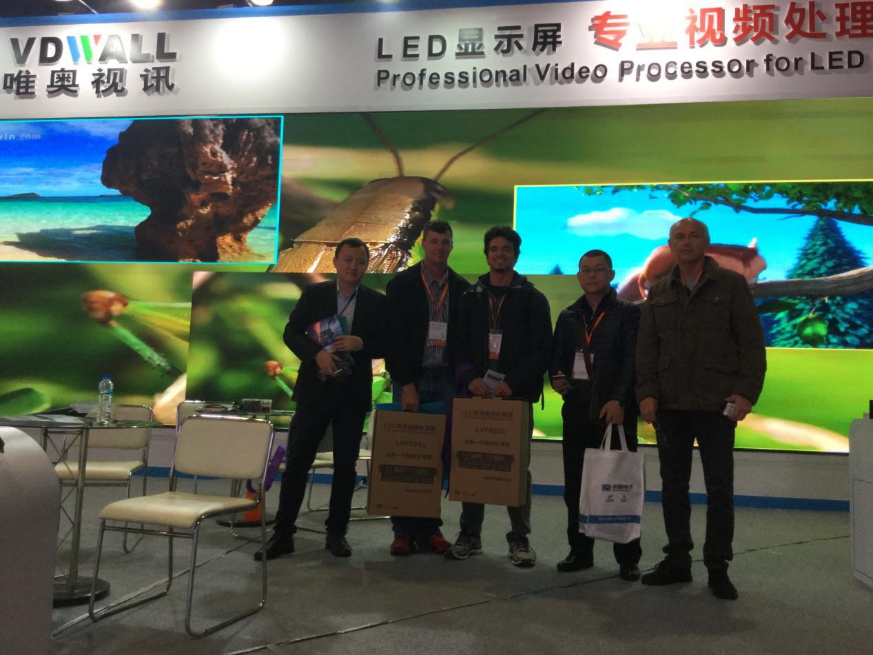 LVP609真4K极清处理器强势亮相广州国际LED 展 唯奥展位人气爆棚