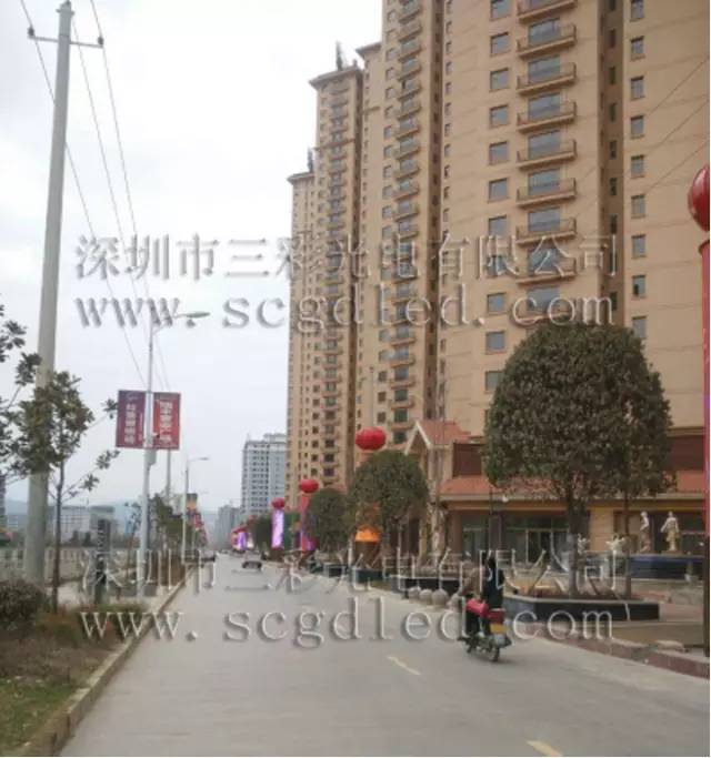 三彩光电户外全彩P10圆柱屏亮相甘肃 打造户外广告新风尚