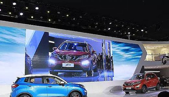 LED租赁屏频频出入各大车展 香车美女后新亮点