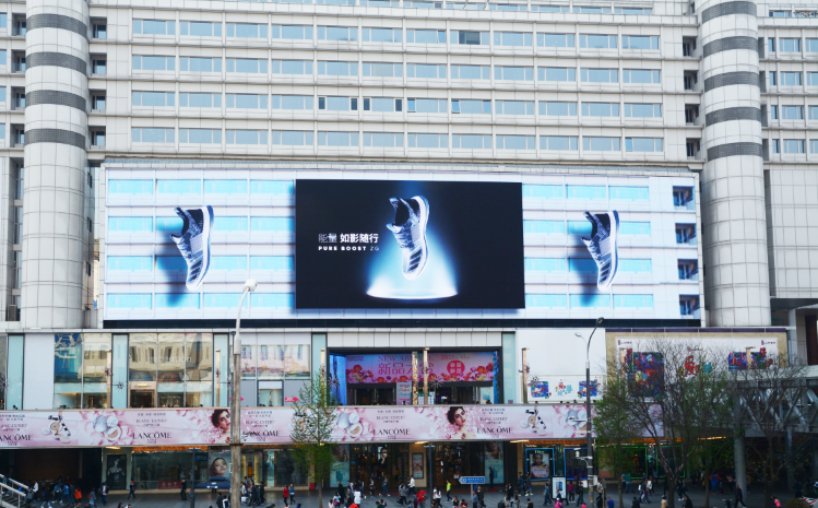 凤凰都市传媒打造国内首块4K高清户外LED广告屏