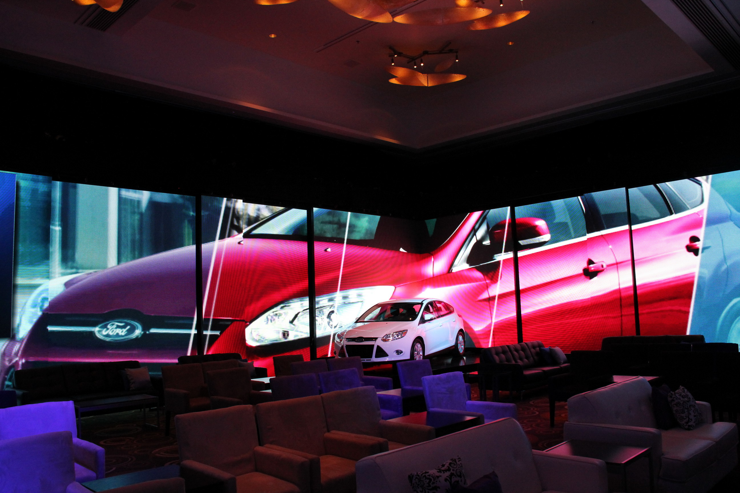 艾比森LED显示屏配豪车的故事