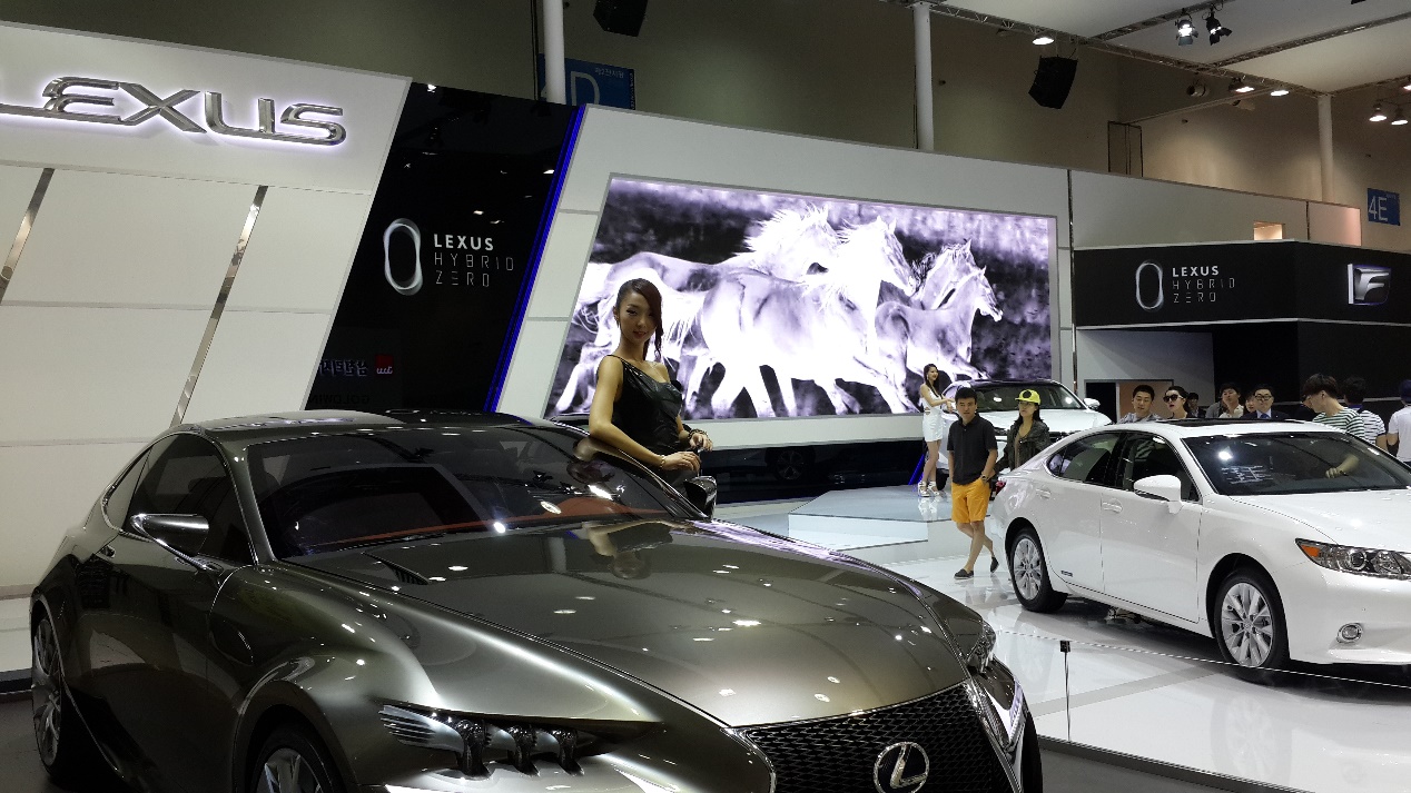 艾比森LED显示屏配豪车的故事