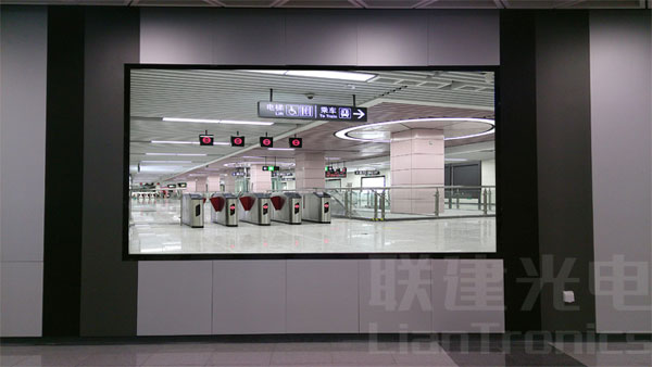 联建光电最美LED显示屏 添彩深圳最美11号地铁线