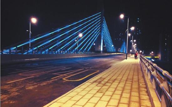 城市亮化工程使用LED技术成趋势 这些“最”桥纷纷采用
