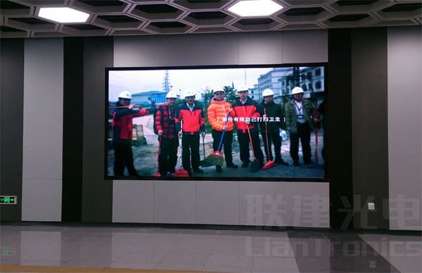 联建光电最美LED显示屏 添彩深圳最美11号地铁线