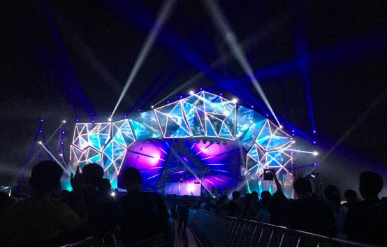 艾比森创意大屏点燃世界级DJ狂欢夜