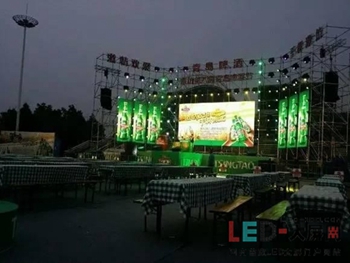 LED租赁显示屏不抗暴风雨 倒塌现场触目惊心
