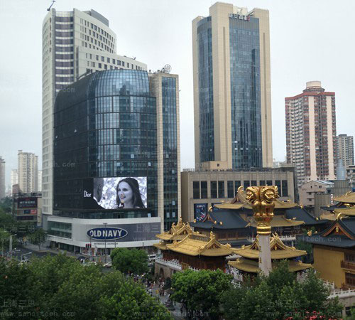 三思百乐门2K弧形屏：用钻石品质凸显传媒价值