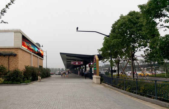 洲明小间距显示屏带您领略上海迪士尼的美