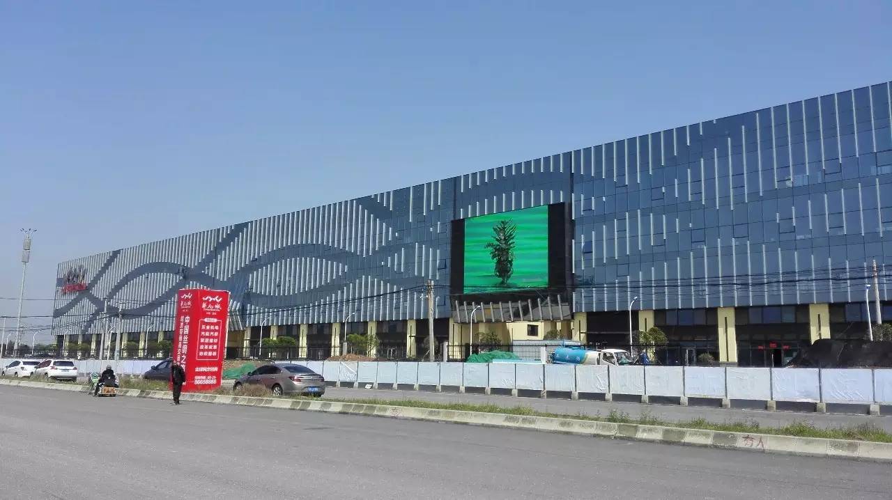 雷曼超大LED显示屏助西安华南城锦上添花 雷曼超大LED显示屏助西安华南城锦上添花