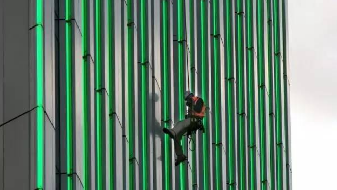 号称南半球最大的楼宇外立面照明 能实时显示天气