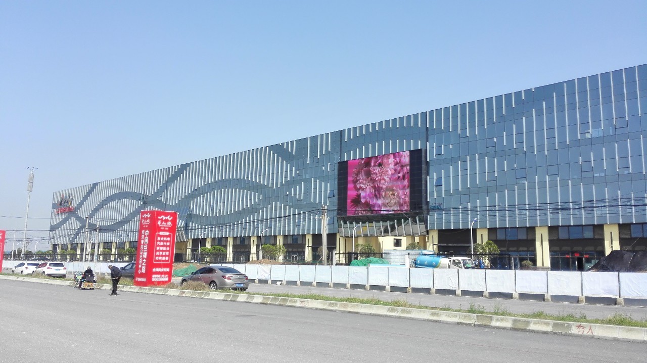 雷曼超大LED显示屏助西安华南城锦上添花 雷曼超大LED显示屏助西安华南城锦上添花