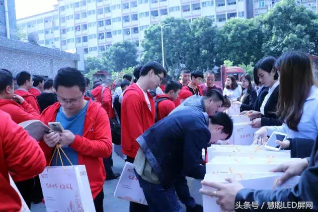 慧聪买团走访LED显示屏企业记实录 深入一线为实现交易而来！