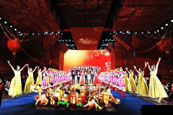 2017鸡年春晚主持阵容确定 创新LED显示大屏配VR直播科技感爆棚 2017鸡年春晚主持阵容确定 创新LED显示大屏配VR直播科技感爆棚