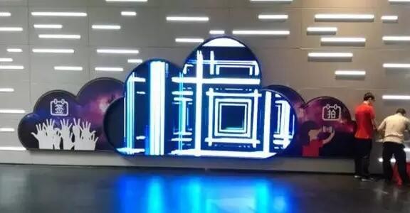 盘点2016那些惊为天人的LED透明屏/格栅屏/异形屏 创意显示阔步向前 盘点2016那些惊为天人的LED透明屏/格栅屏/异形屏 创意显示阔步向前