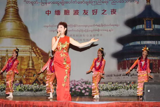 国家副主席李源潮都对外援助LED显示屏了