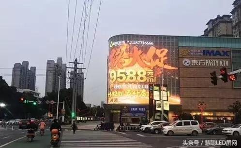 LED透明屏大步迈进商显市场!有雄起之势也有难言之隐? LED透明屏大步迈进商显市场!有雄起之势也有难言之隐?