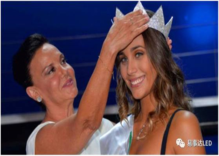 易事达迷你、炫彩系列LED显示屏实力见证意大利小姐冠军加冕