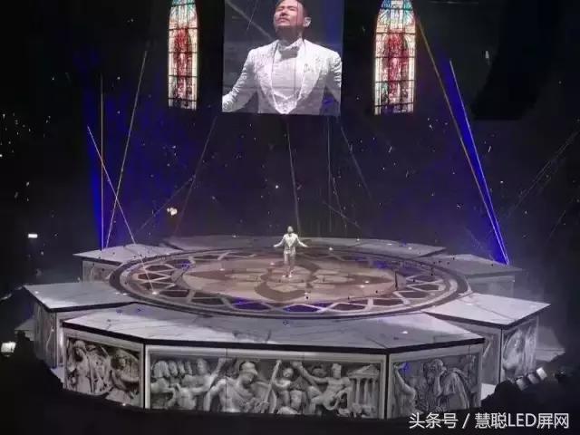 再一次被张学友演唱会舞美惊呆了!360度LED四面舞台极致震撼! 再一次被张学友演唱会舞美惊呆了!360度LED四面舞台极致震撼!