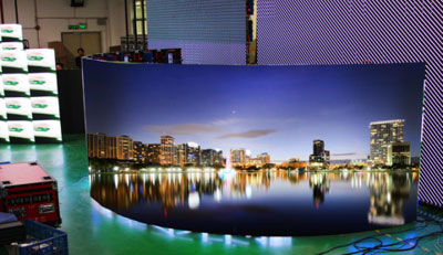 联诚发P3.91户外全彩弧形屏 成本更低更具人性化