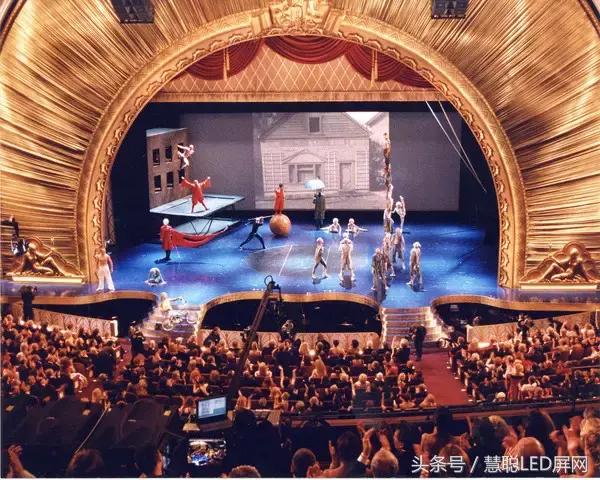 抛开奥斯卡颁奖乌龙事件 在舞台LED屏应用设计上奥斯卡永远是高逼格