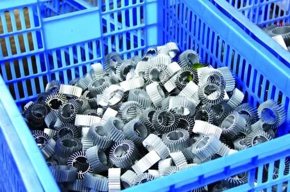 LED行业涨声一片 配件市场被逼“墙角”