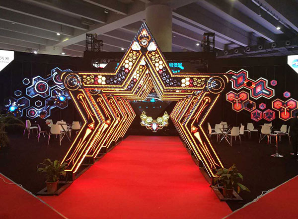 明兴光：异形与常规屏组合创意显示 引领下一个行业新潮