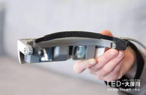 加拿大高科技OLED眼镜助法定盲人重见光明
