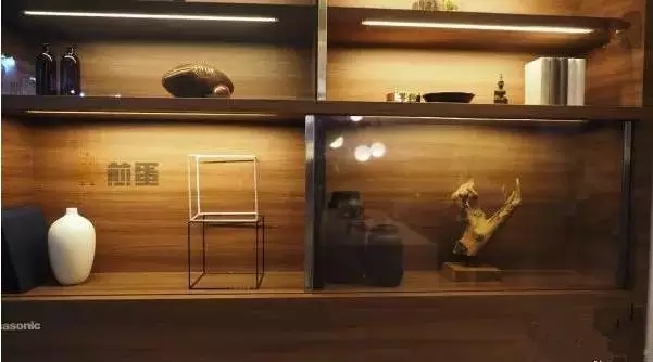 OLED屏幕变透明玻璃 抢占LED透明屏市场？