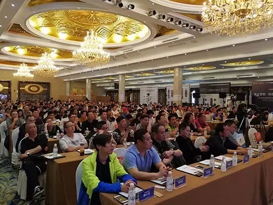 2017慧聪品牌巡展—壹品光电透明屏强势出击!