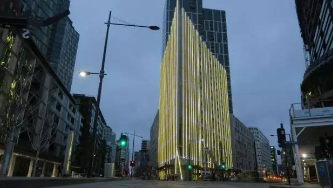 号称南半球最大的楼宇外立面照明 能实时显示天气