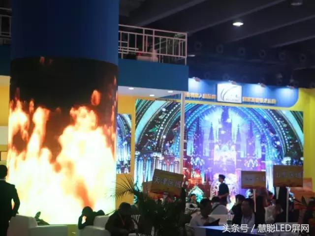 合利来：携精品亮相广州LED展 展位气势辉宏人气爆棚！