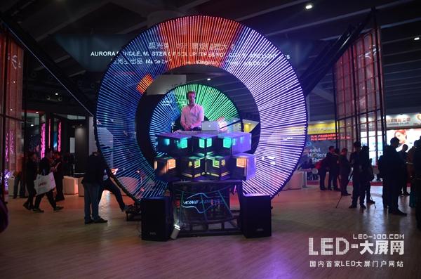 户外表贴“不可一世” LED直插屏却重回行业关注视野! 户外表贴“不可一世” LED直插屏却重回行业关注视野!