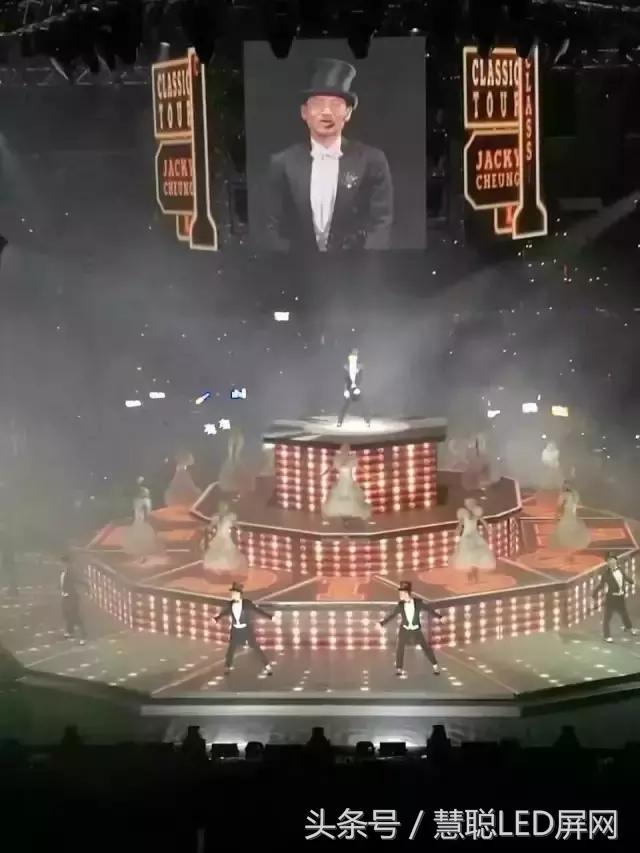 再一次被张学友演唱会舞美惊呆了!360度LED四面舞台极致震撼! 再一次被张学友演唱会舞美惊呆了!360度LED四面舞台极致震撼!
