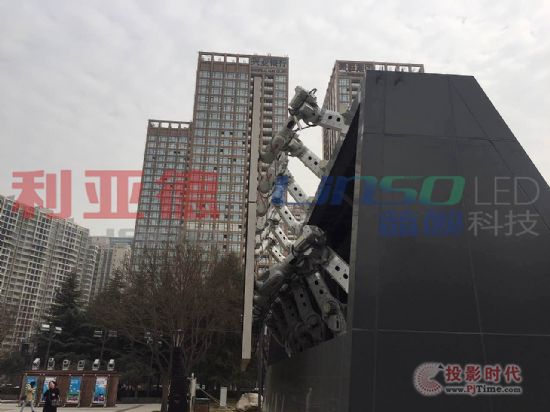 蓝硕打造西安高新区智能机械臂展演系统