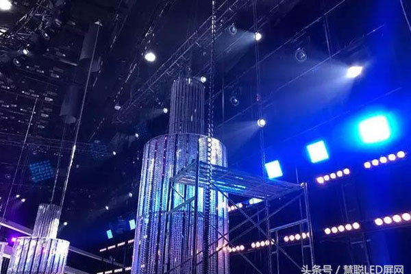 《我是歌手》第五季舞台搭建现场曝光 一场高端华丽音乐旅行即将开启！