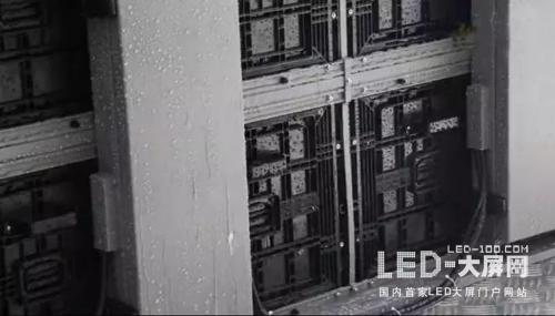 雨季来临 户外LED显示屏如何防潮防水？