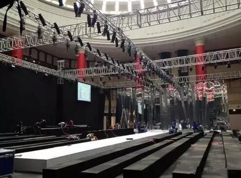 从江西电厂倒塌事故看LED显示屏倒塌现象 从江西电厂倒塌事故看LED显示屏倒塌现象