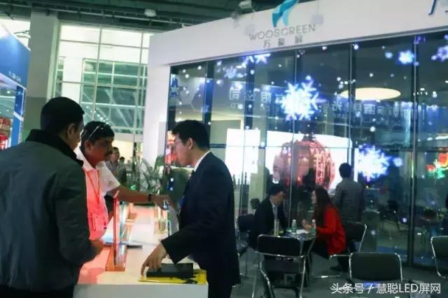 万象屏：LED显示屏迎来重大突破！打造透明屏全新概念