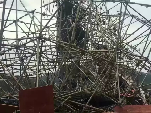 请长点心吧！又一个事故：四川广元旺苍红叶节LED舞台屏坍塌！