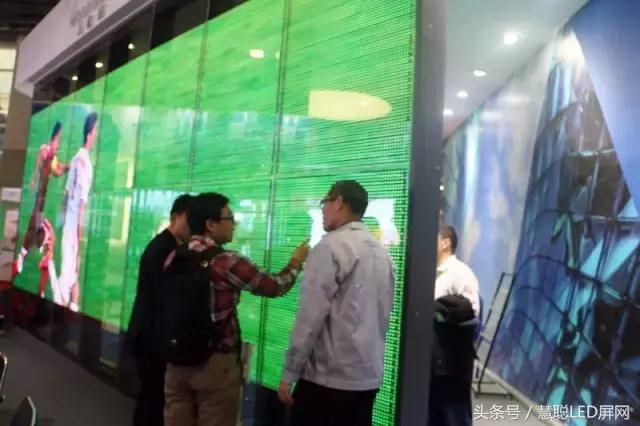 万象屏：LED显示屏迎来重大突破！打造透明屏全新概念